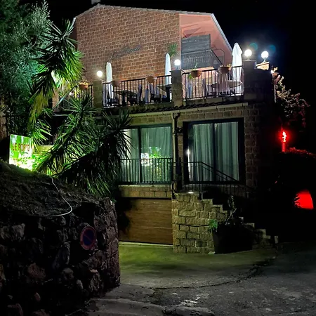 2 Pour 6 Personnes En A La Nuitee Porto (Corsica)