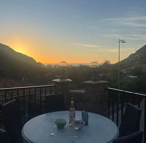 2 Pour 6 Personnes En A La Nuitee * Porto (Corsica)