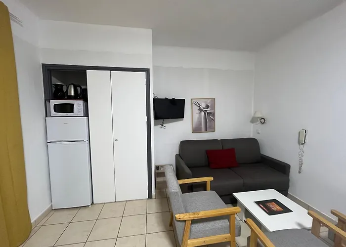 2 Pour 6 Personnes En A La Nuitee *