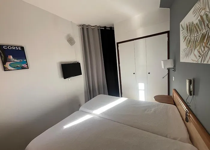 2 Pour 6 Personnes En A La Nuitee Porto (Corsica)