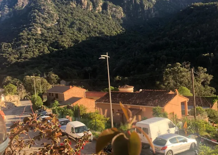 2 Pour 6 Personnes En A La Nuitee * Porto (Corsica)